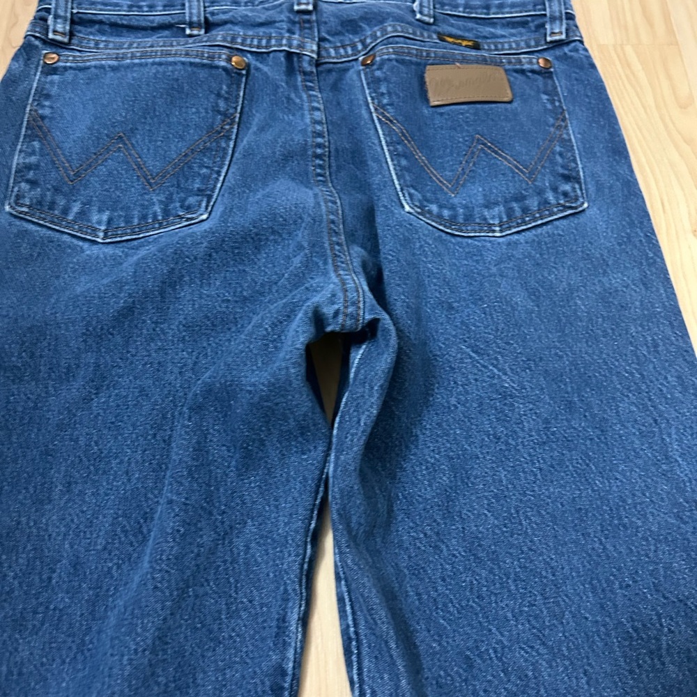 Wrangler Blue Straight Jeans with Classic Stitching